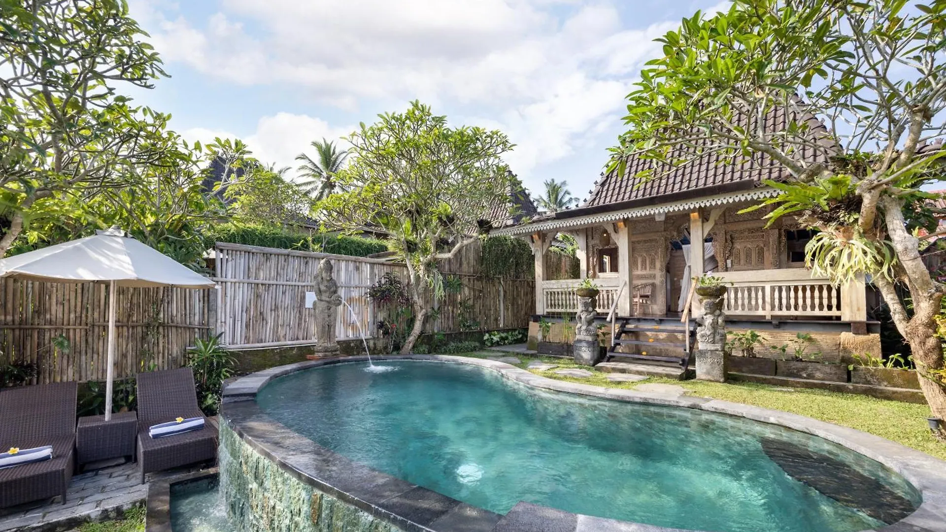 Wooden Ganeca Villas By Pramana Villas ウブド